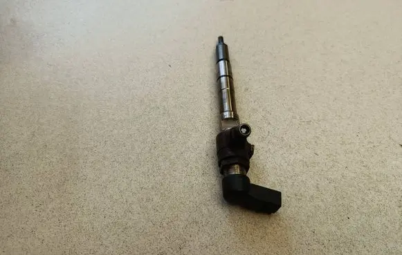 Volkswagen Caddy Fuel injector 03L130277B 72285 C001