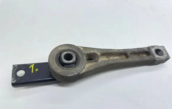 Volkswagen Tiguan Engine mounting bracket 5N0199855B
