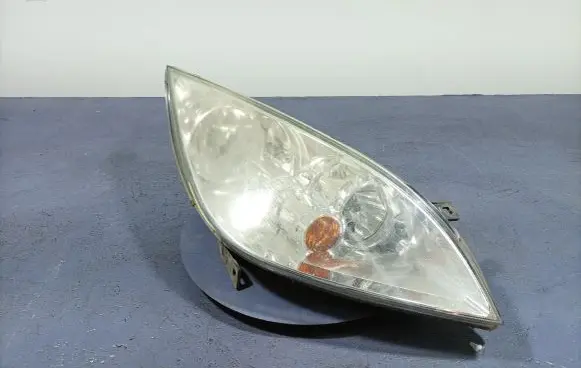 Mitsubishi Colt Headlight/headlamp MR957354