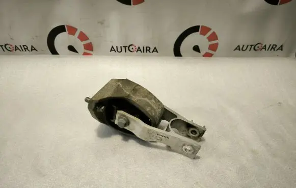 Volvo XC90 Engine mount bracket 32139982