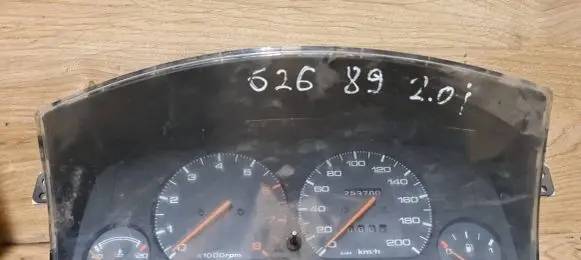 Mazda 626 Speedometer (instrument cluster) GK89C