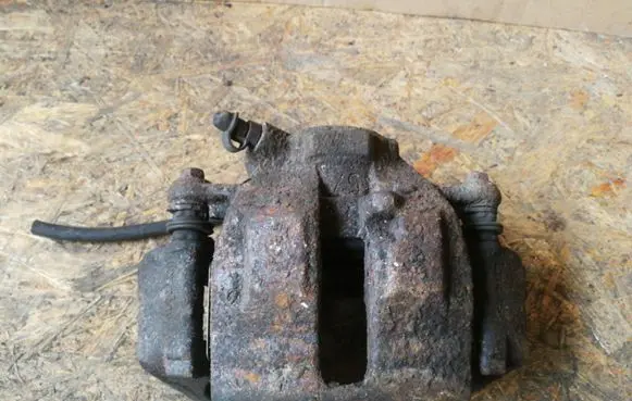 Mercedes-Benz C W203 Front brake caliper