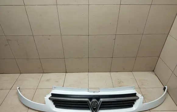 Opel Vivaro Front bumper upper radiator grill 8200044885 91166761 525719854