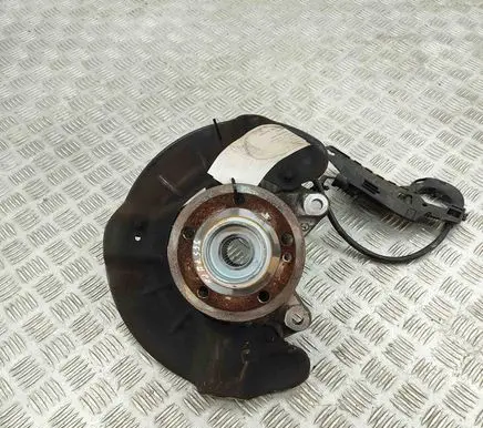 Mercedes-Benz CLA C118 X118 Front wheel hub A2473320200