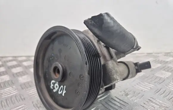 Mercedes-Benz C W204 Power steering pump A0064667501