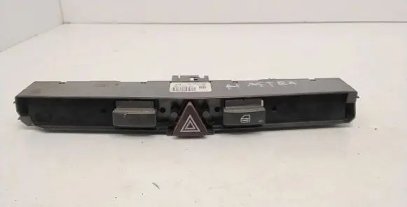 Opel Astra H Hazard light switch 03758075 13100105 0320