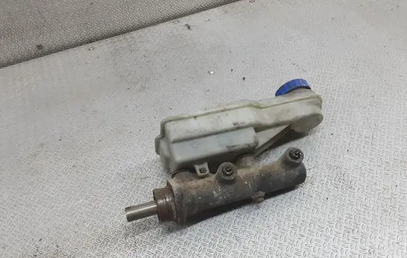 Master brake cylinder
