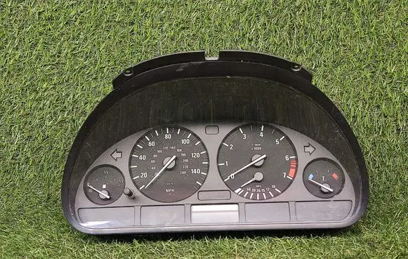 Speedometer (instrument cluster)