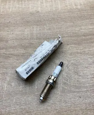 Peugeot 208 I Spark plug 9802840180 12ZR8STP
