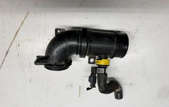 KIA Sorento IV Air intake duct part 284332R000