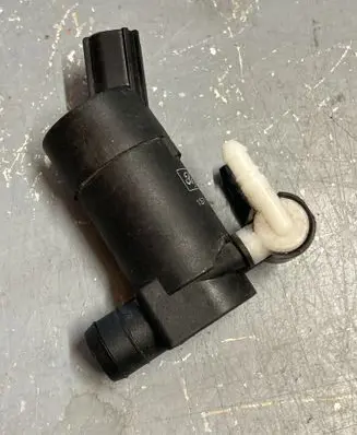 Volvo V50 Windscreen/windshield washer pump 1S7117K624FE T655C