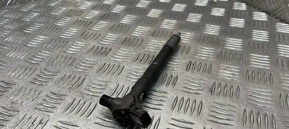 Mazda CX-5 Fuel injector SH0113H50