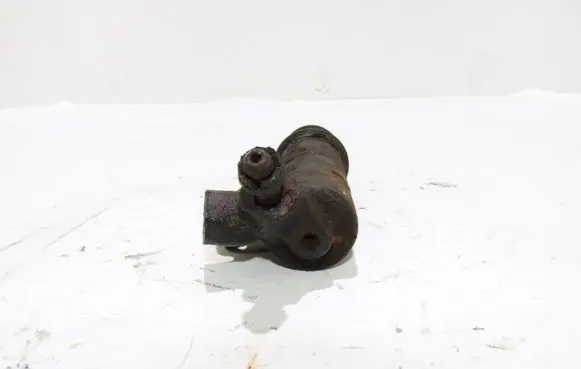 Toyota RAV 4 (XA30) Clutch master cylinder