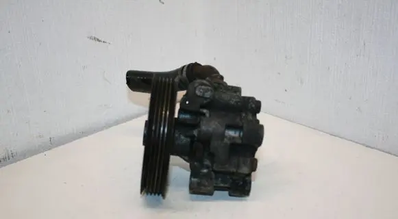Toyota Avensis T250 Power steering pump