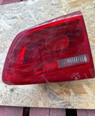 Volkswagen Touran II Tailgate rear/tail lights 1T0945094A
