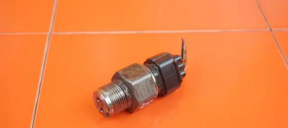 Toyota Verso Fuel pressure sensor 8945820051 20MB25
