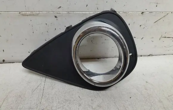 Toyota Yaris Front fog light trim/grill 814820D270 521260D040