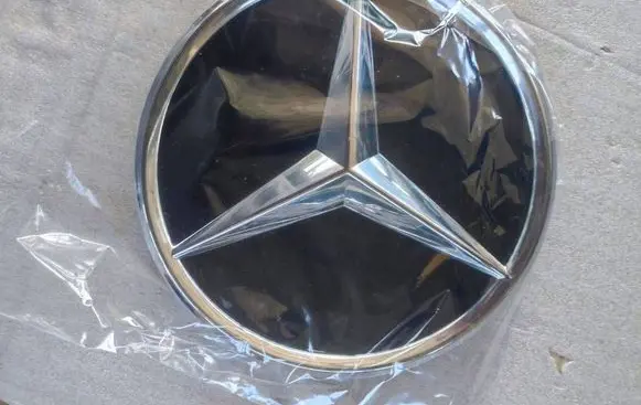 Mercedes-Benz CLA C118 X118 Manufacturer badge logo/emblem A000888040