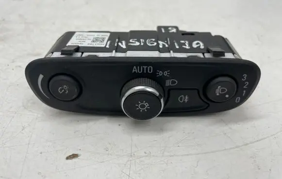 Opel Insignia B Light switch 39121796