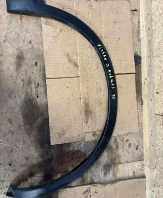 Nissan Qashqai Front arch trim 121212