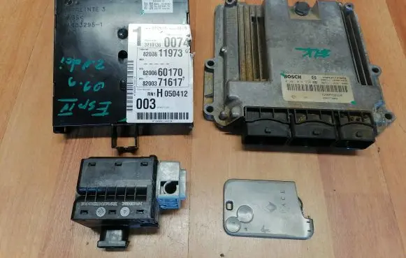 Renault Espace IV Engine control unit/module ECU 0281014350 8200773853 8200560320