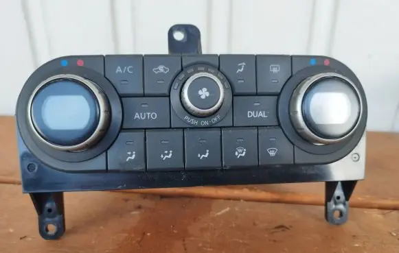 Nissan Qashqai Climate control unit 27500BB55A
