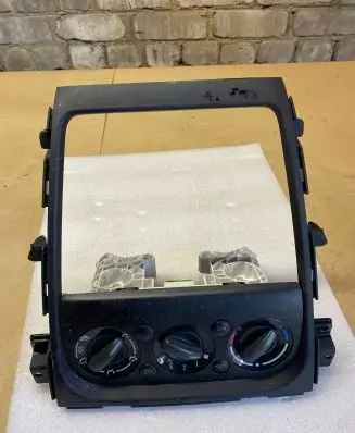Suzuki SX4 Climate control unit 7382479J0