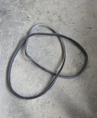 Trunk rubber seal (body)