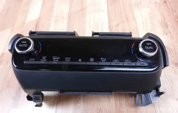 Toyota Yaris XP210 Climate control unit 55900K0070