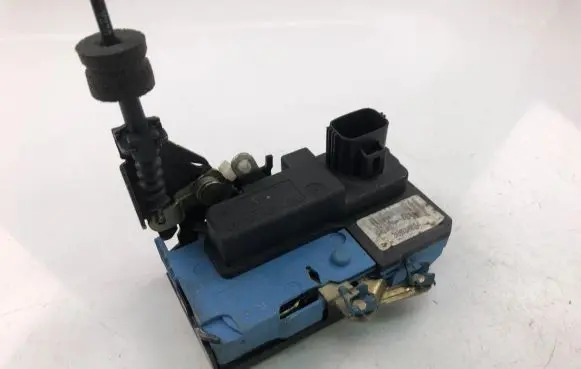 Volvo V70 Coupe door lock (next to the handle) 30634614