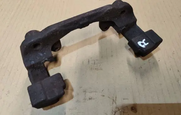 Chrysler Sebring (ST-22 - JR) Front Brake Caliper Pad/Carrier 