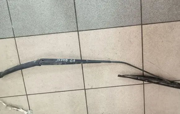 Nissan Quest Front wiper blade arm 89813603