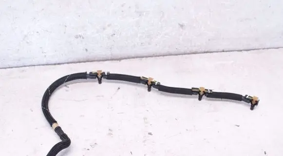 Volkswagen PASSAT B7 Fuel return line/hose 1928301 CKR2138600