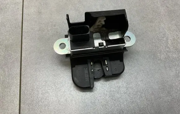 Skoda Yeti (5L) Tailgate/trunk/boot lock/catch/latch 5L6827505C