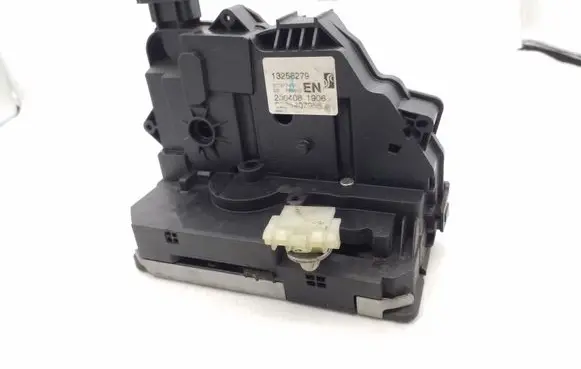 Opel Corsa D Front door lock 1325879
