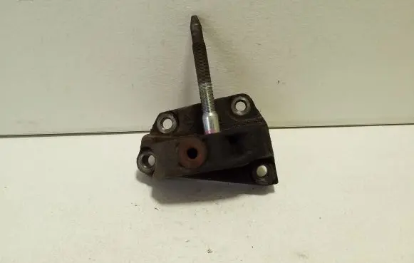Honda CR-V Engine mounting bracket