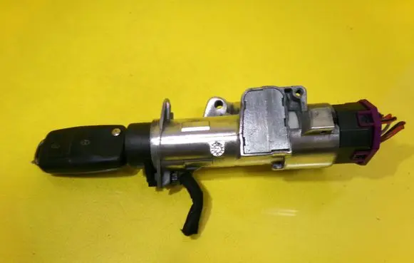 Volkswagen Golf IV Ignition lock 4B0905851C