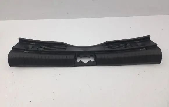Trunk/boot sill cover protection