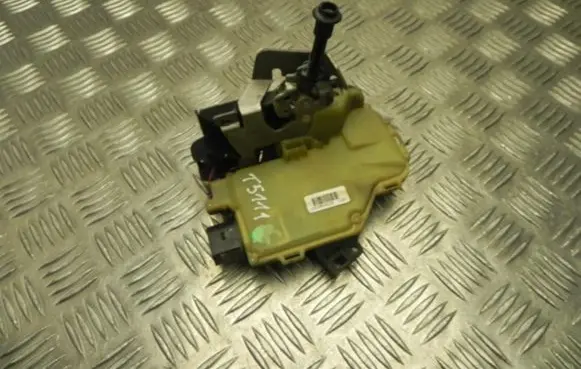 Audi A4 S4 B6 8E 8H Rear door lock 8E0839016D T5111