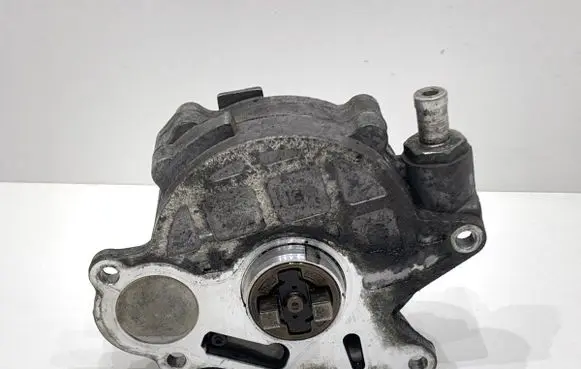 Volkswagen PASSAT B7 Vacuum pump 03L145100F