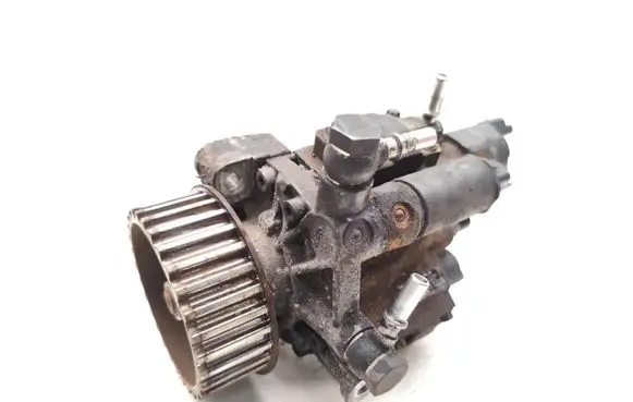 Nissan Juke I F15 Fuel injection high pressure pump 167000938R A2C53252602