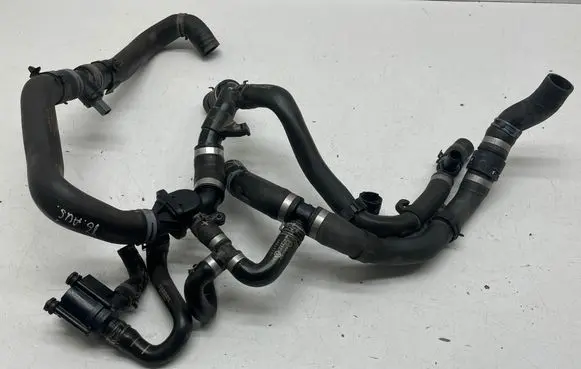 Volkswagen Transporter - Caravelle T6 Engine coolant pipe/hose 7E0122051R 7E0122058