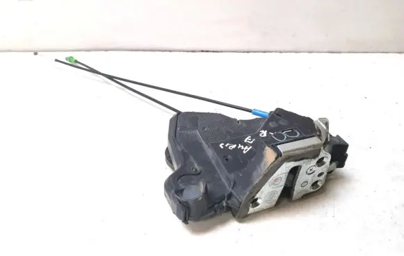 Toyota Auris E180 Front door lock A084219