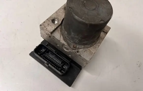 Audi A4 S4 B8 8K ABS Pump 8K0907379AL
