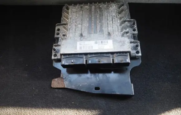 Renault Megane III Engine control unit/module 237100386R