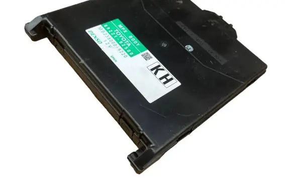 Toyota Auris E180 Central body control module 8922102500 MB2380009220