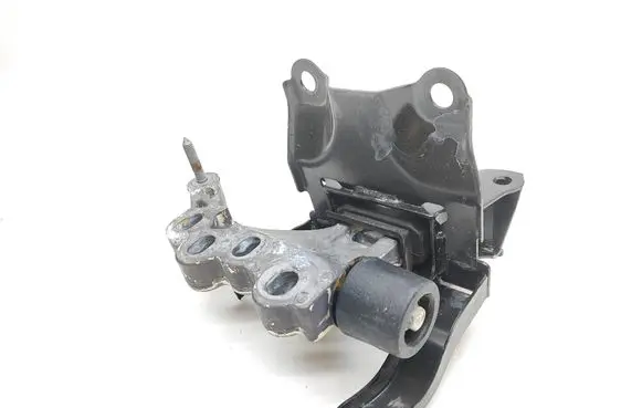 Toyota Yaris XP210 Engine mount bracket AVD2737