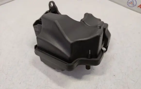 Vacuum air tank