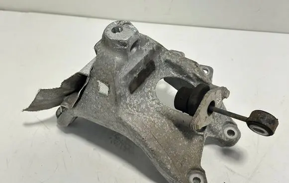 Audi A4 S4 B9 8W Engine mounting bracket 4M0199308BL 44894
