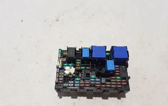 Dacia Duster Fuse module 243801284R